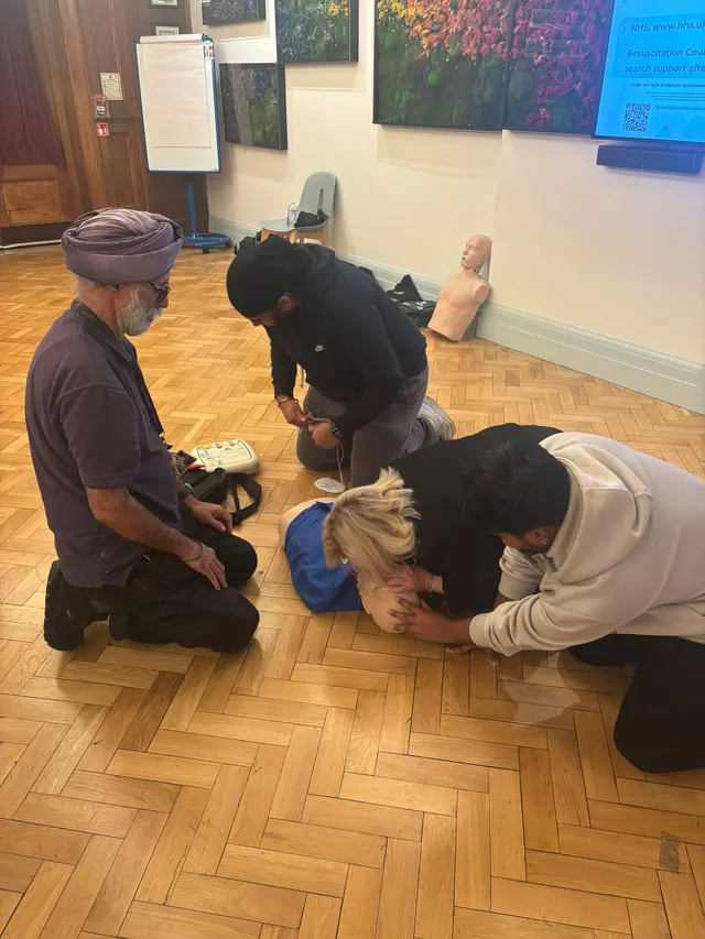 Working together on a CPR manikin with the AED trainer ready